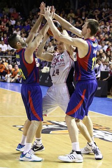 Navarro i Vazquez barren el pas a Oleson
