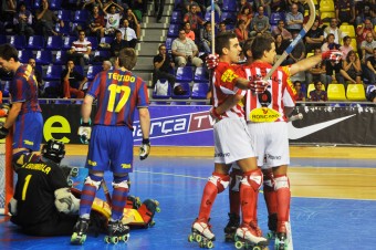hoquei_fcb-vic_004 Els vigatans celebren un gol (Óscar Garcia)