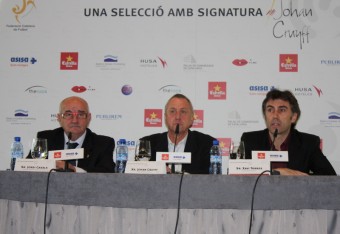 roda premsa Cruyff Jordi Casals, Johan Cruyff i Xavi Torres (Pol Bertran)