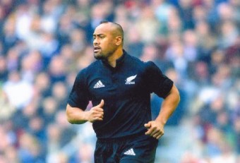 Jonah Lomu en un partit de Nova Zelanda