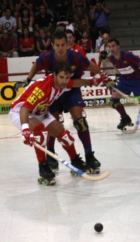 Masoliver i Adroher en una acció del partit 