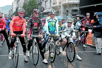 Sánchez, Valverde i Contador, abans de sortir.