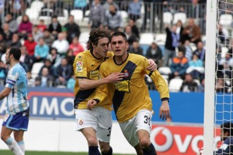 Victor Ruiz celebra el gol de l'Espanyol amb Baena, que avui jugava a la seva terra natal (rcdespanyol.com)